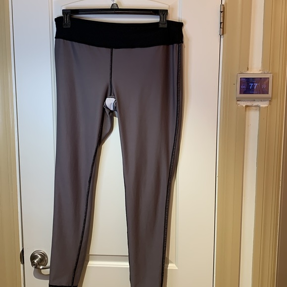 ASICS. Gray/Black workout pants. Sportswear. Athletic. Size XL. - Picture 7 of 11